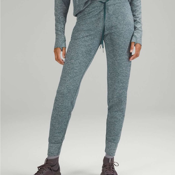 Lululemon Engineered Warmth Relaxed Fit Jogger Green Jasper - Picture 1 of 9